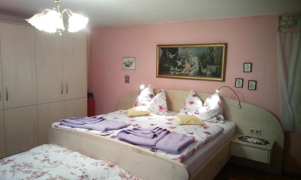 Weinbau-Gaestezimmer Martin Und Eva Maria Jamek 레헨스테이너와차우 외부 사진